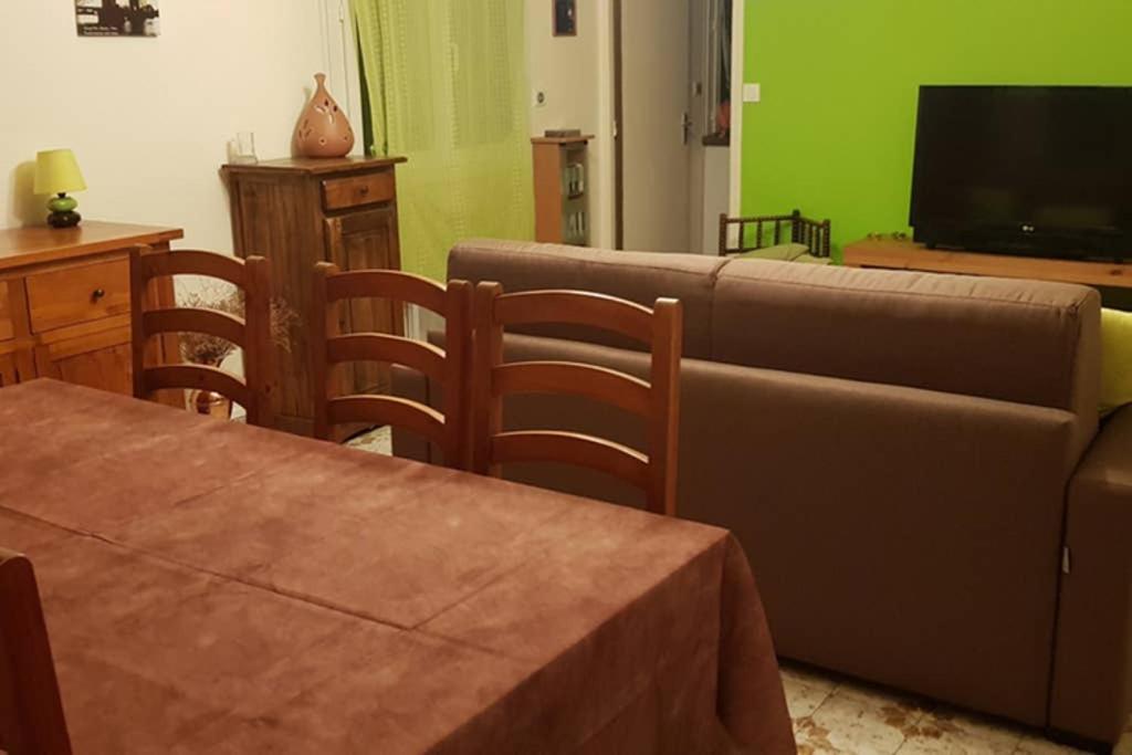 Un Charmant Logement Apartment Aigues-Mortes Ngoại thất bức ảnh
