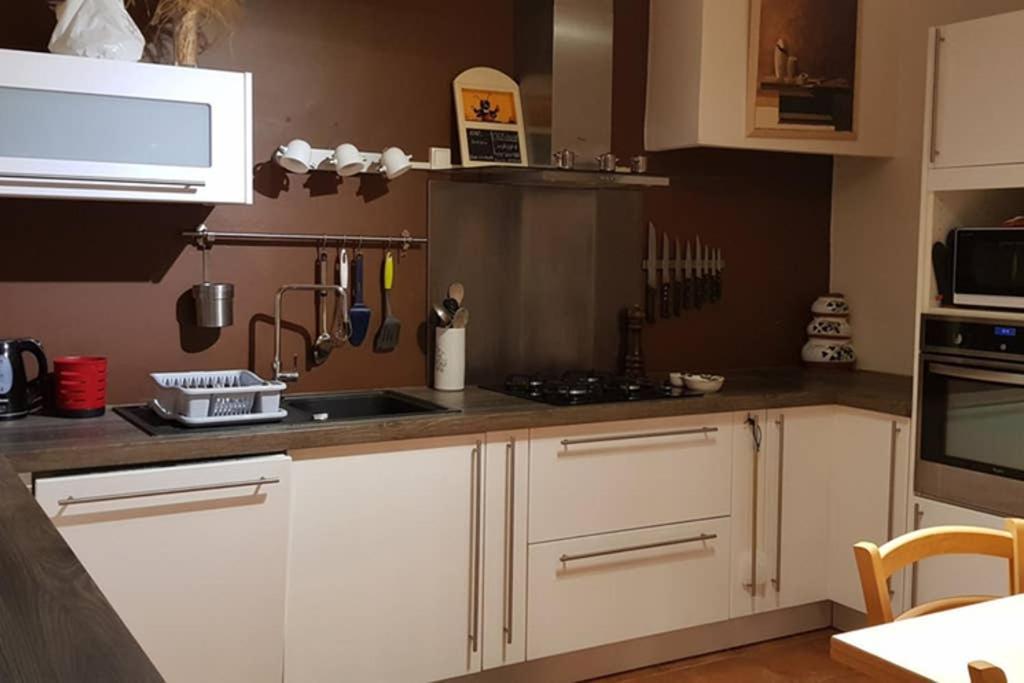 Un Charmant Logement Apartment Aigues-Mortes Ngoại thất bức ảnh
