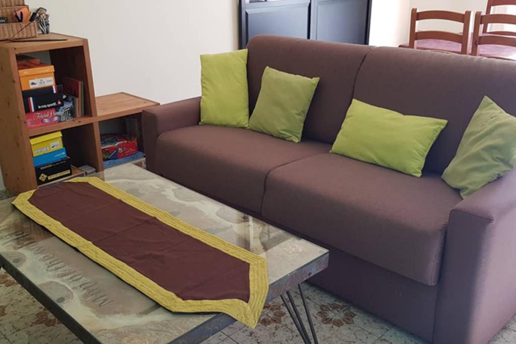 Un Charmant Logement Apartment Aigues-Mortes Ngoại thất bức ảnh