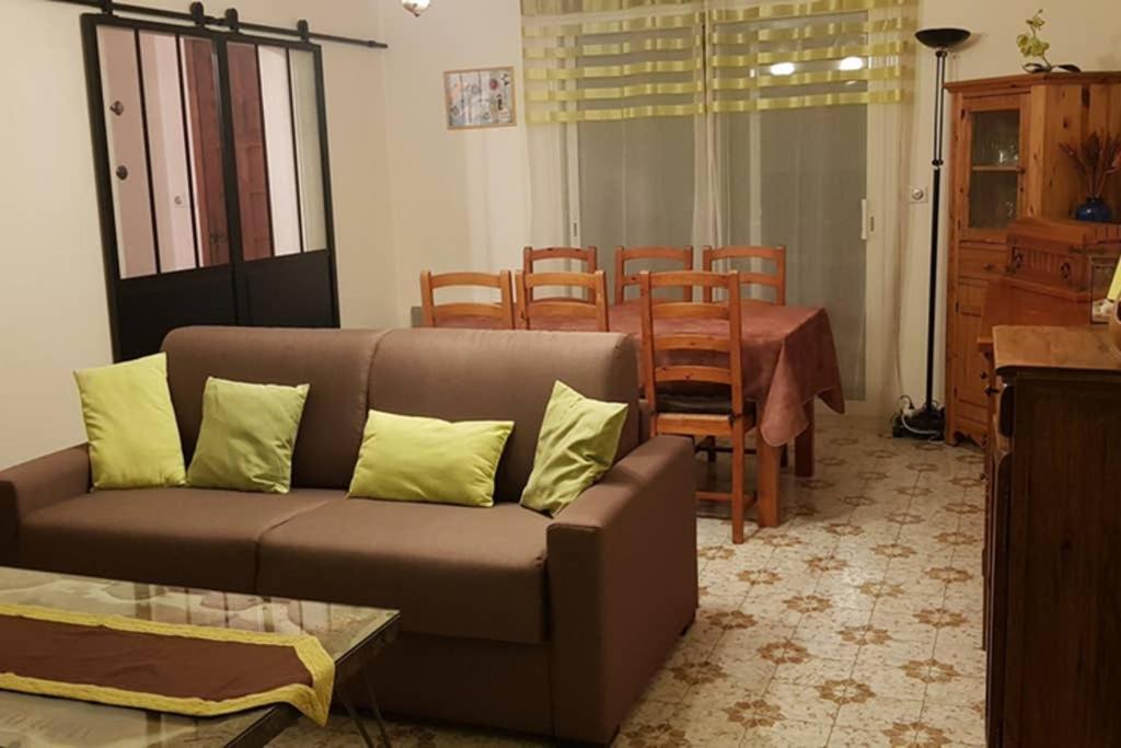 Un Charmant Logement Apartment Aigues-Mortes Ngoại thất bức ảnh